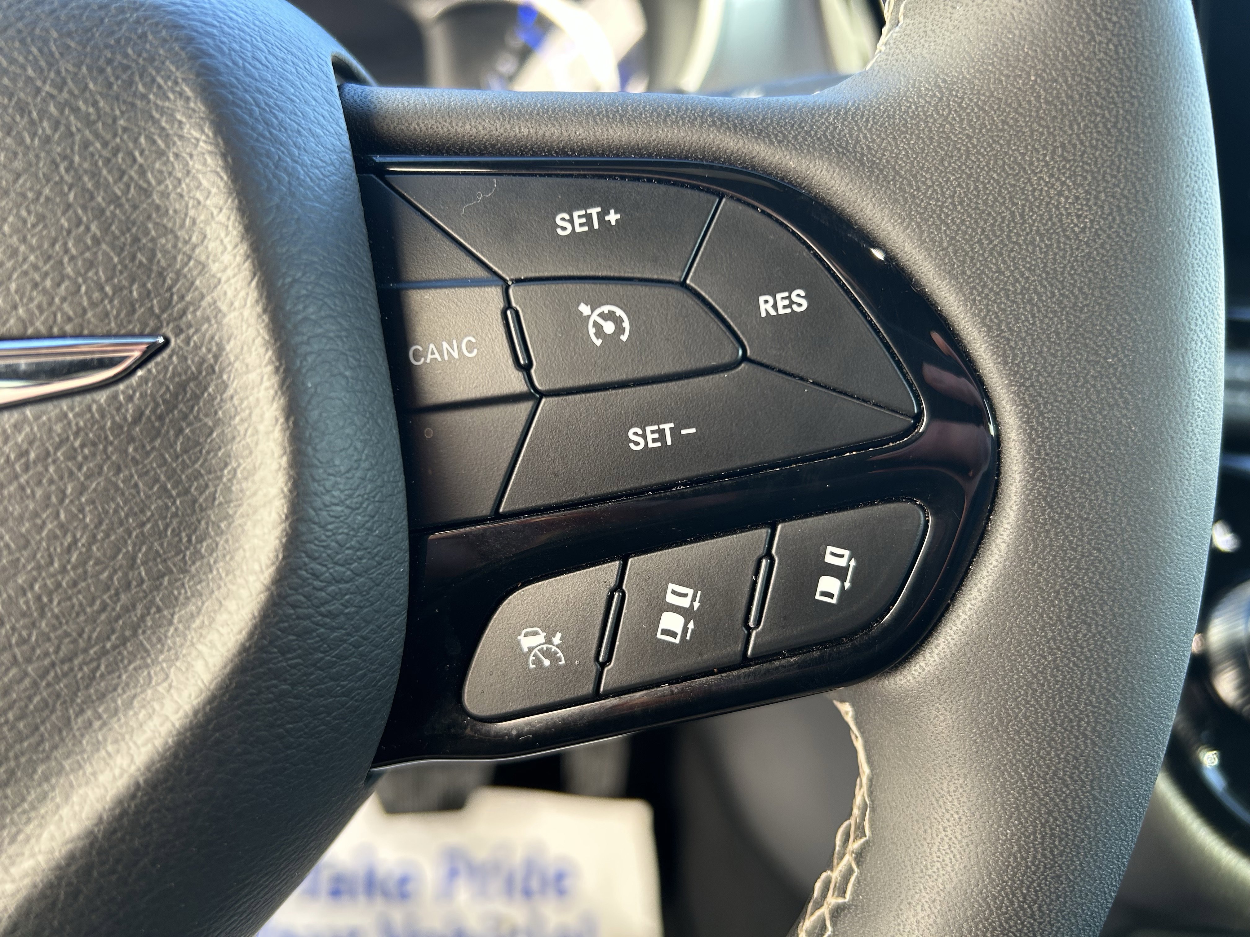 Used 2024 Chrysler Pacifica Limited image 25