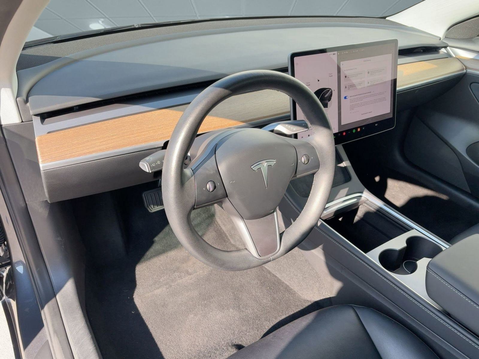 Used 2023 Tesla Model 3 Standard Range image 4