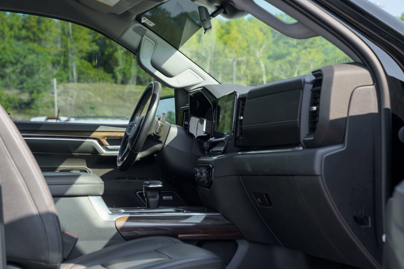 Used 2022 Chevrolet Silverado 1500 LT Trail Boss w/ LT Trail Boss Premium Package AWD/4WD image 15