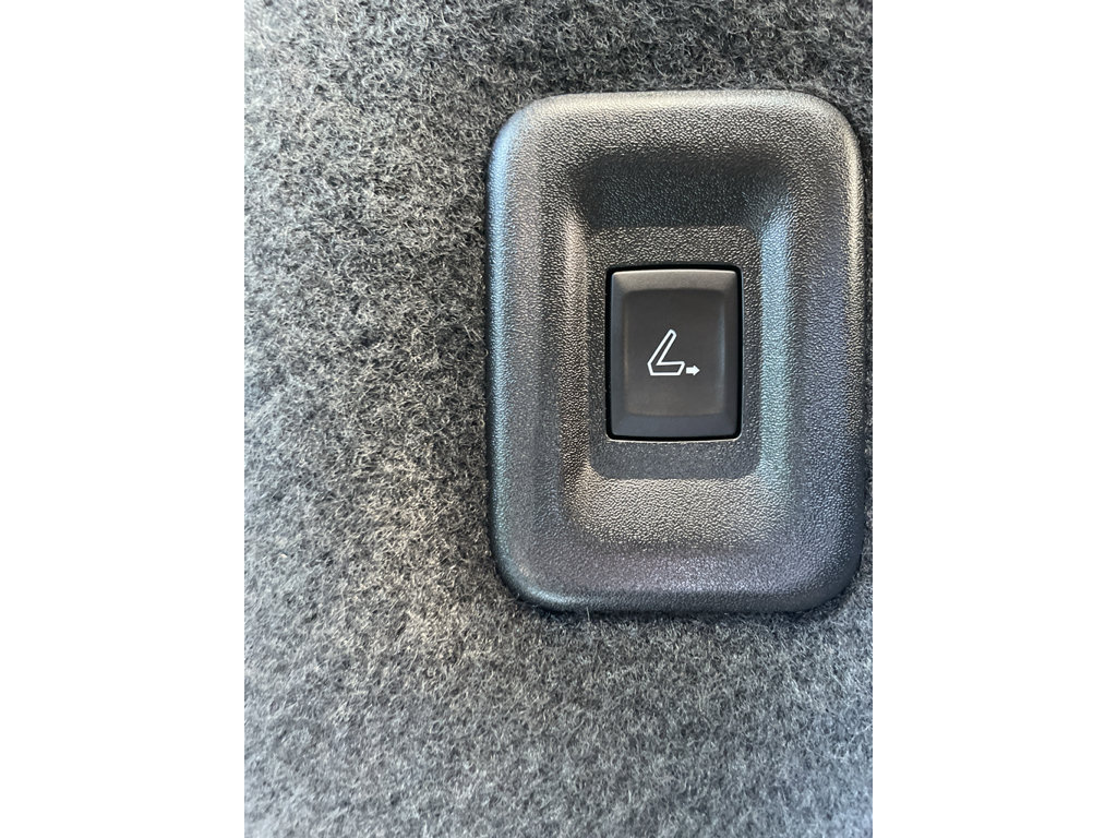 Used 2024 Chevrolet Traverse RS image 55
