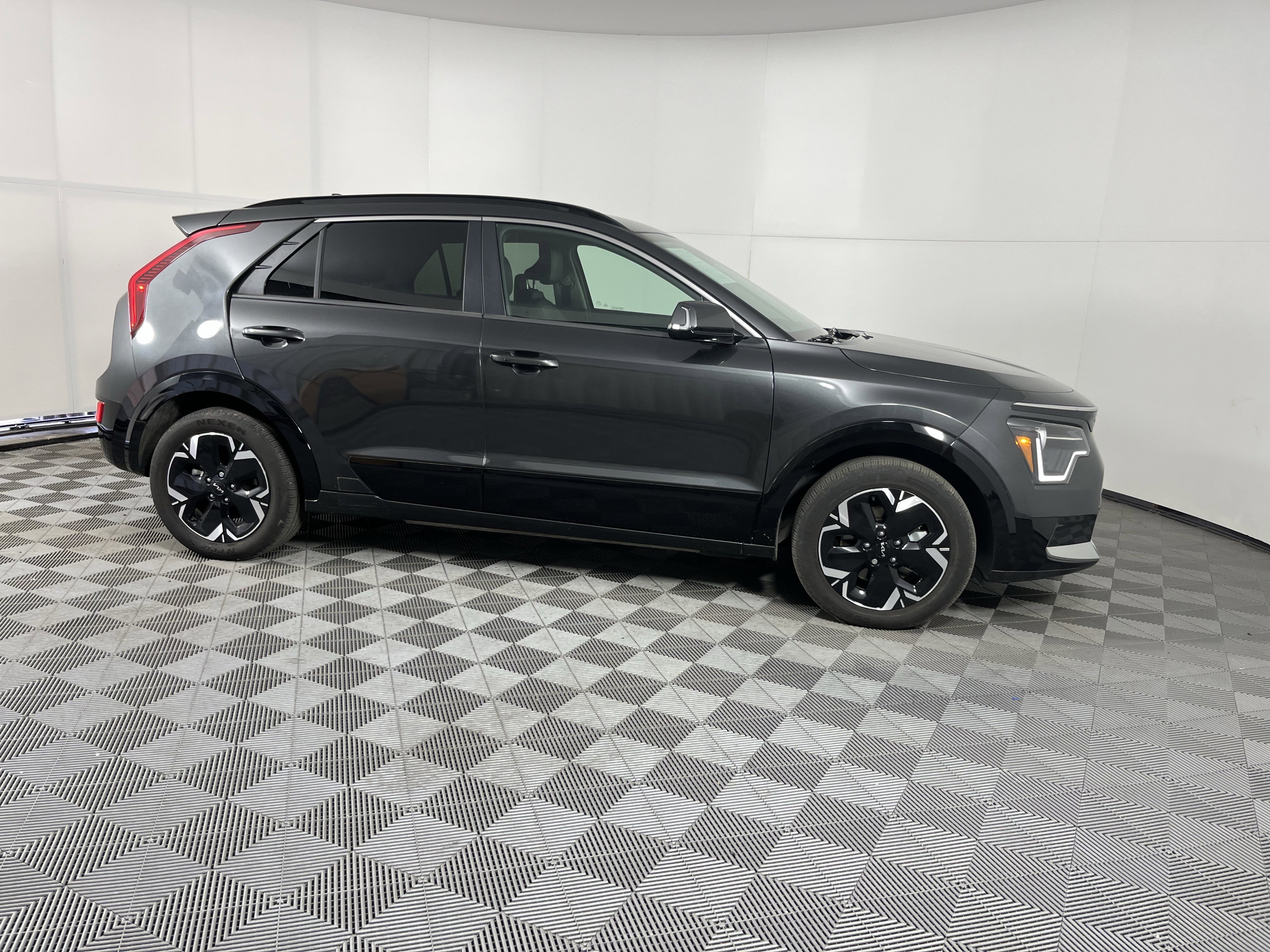 Used 2023 Kia Niro Wind w/ Wind Preserve Package FWD image 6