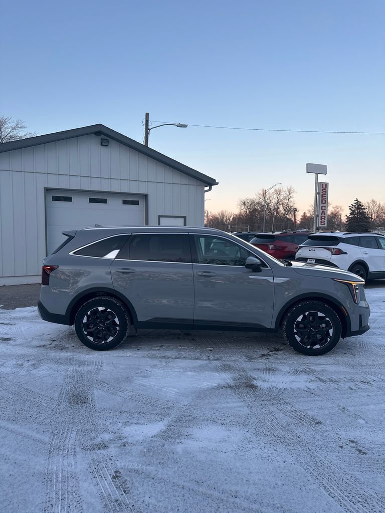 New 2026 Kia Sorento S image 2