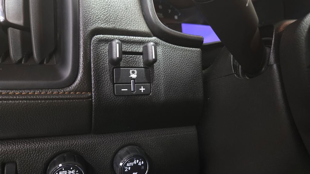 Used 2022 GMC Canyon AT4 w/ Trailering Package image 9