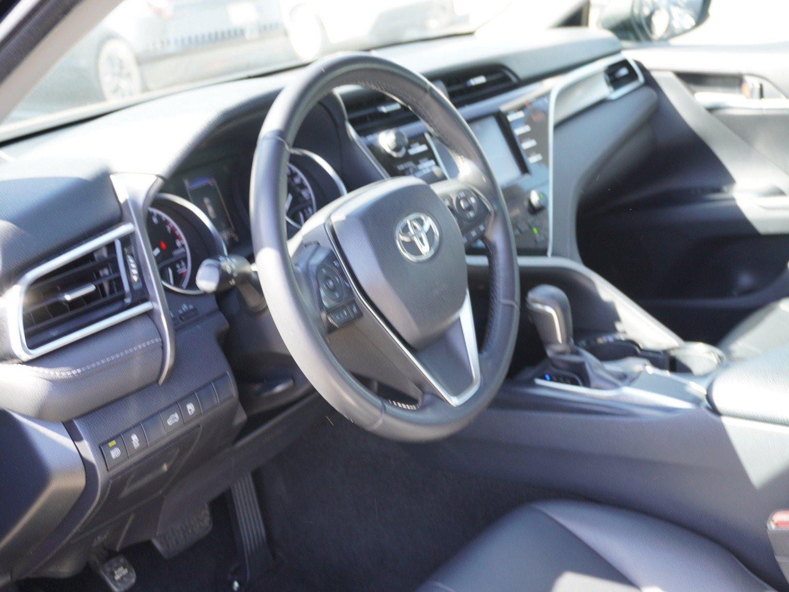 Used 2018 Toyota Camry SE FWD image 17