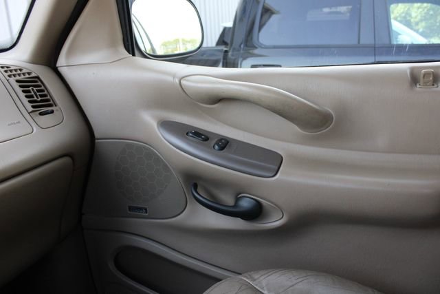 Used 1998 Ford Expedition Eddie Bauer AWD/4WD image 17