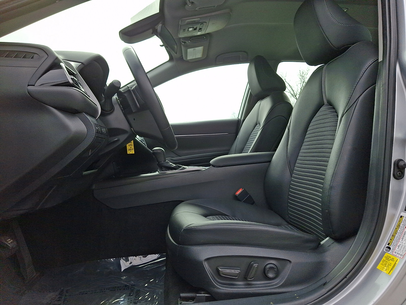 Used 2024 Toyota Camry SE image 12