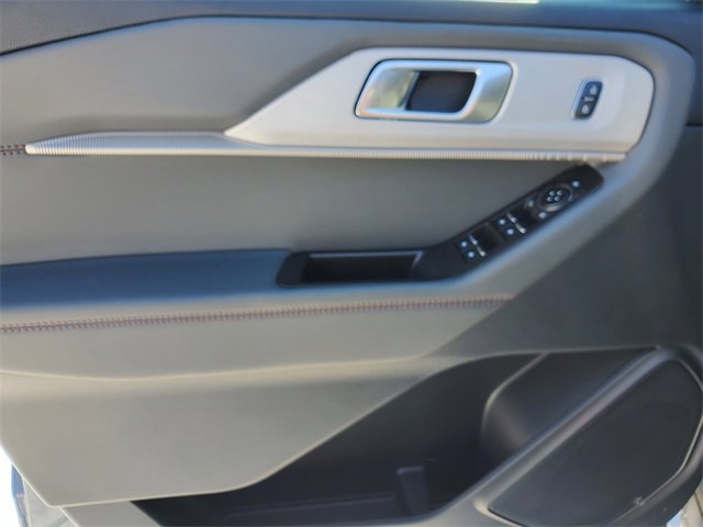 Used 2025 Ford Explorer Active w/ Active Comfort Package image 17