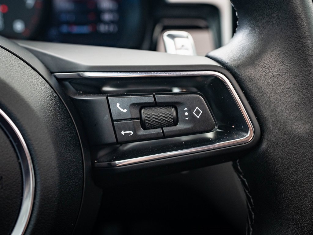 Certified 2024 Porsche Macan image 25