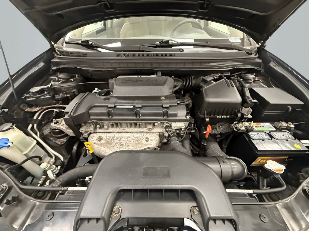 Used 2010 Hyundai Elantra GLS FWD image 21
