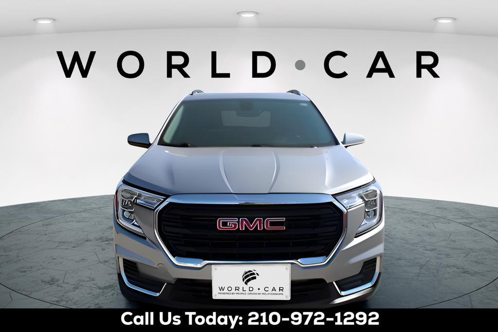 Used 2023 GMC Terrain SLE w/ Driver Convenience Package image 2