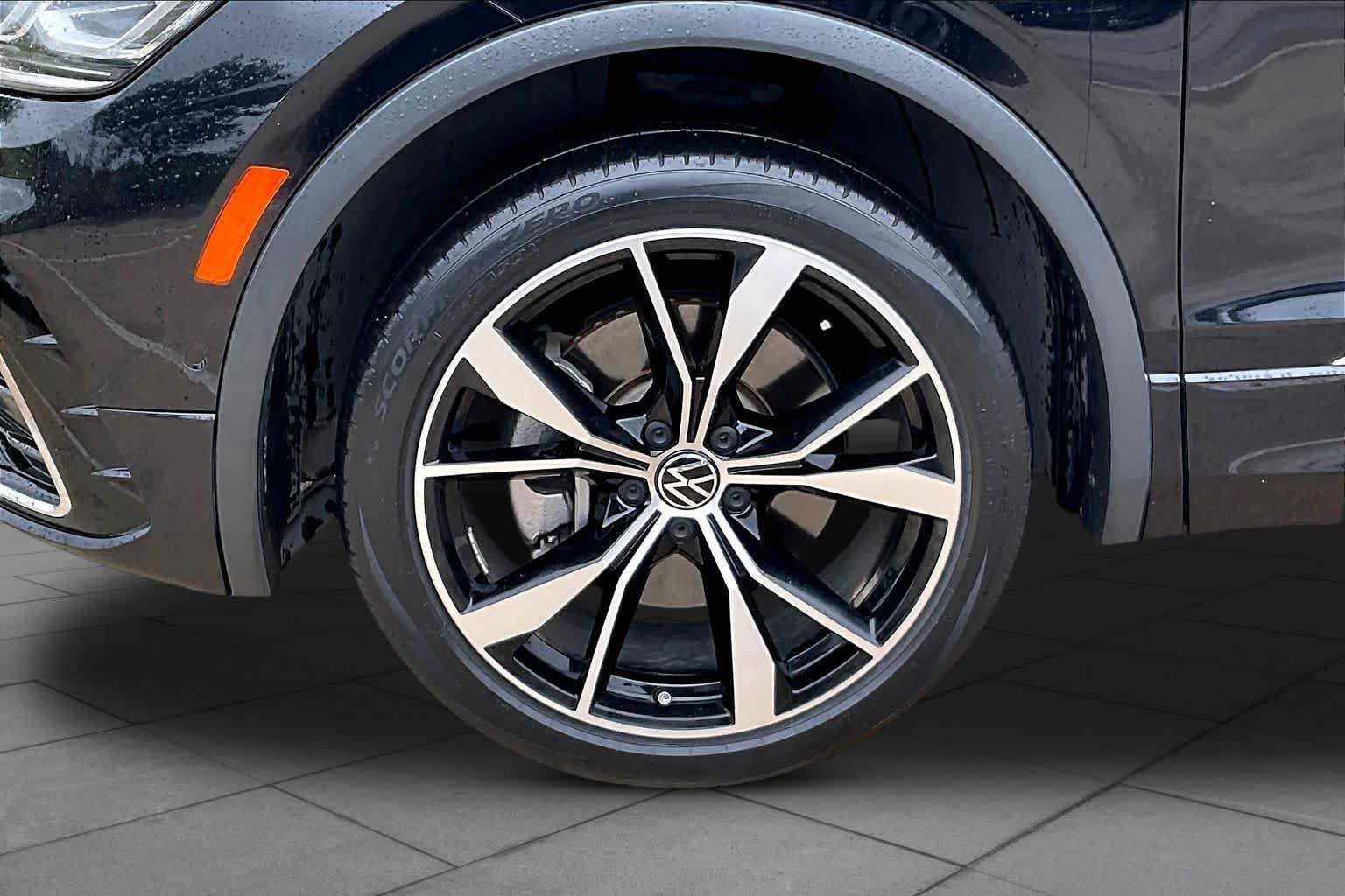 Used 2022 Volkswagen Tiguan SEL R-Line AWD/4WD image 11