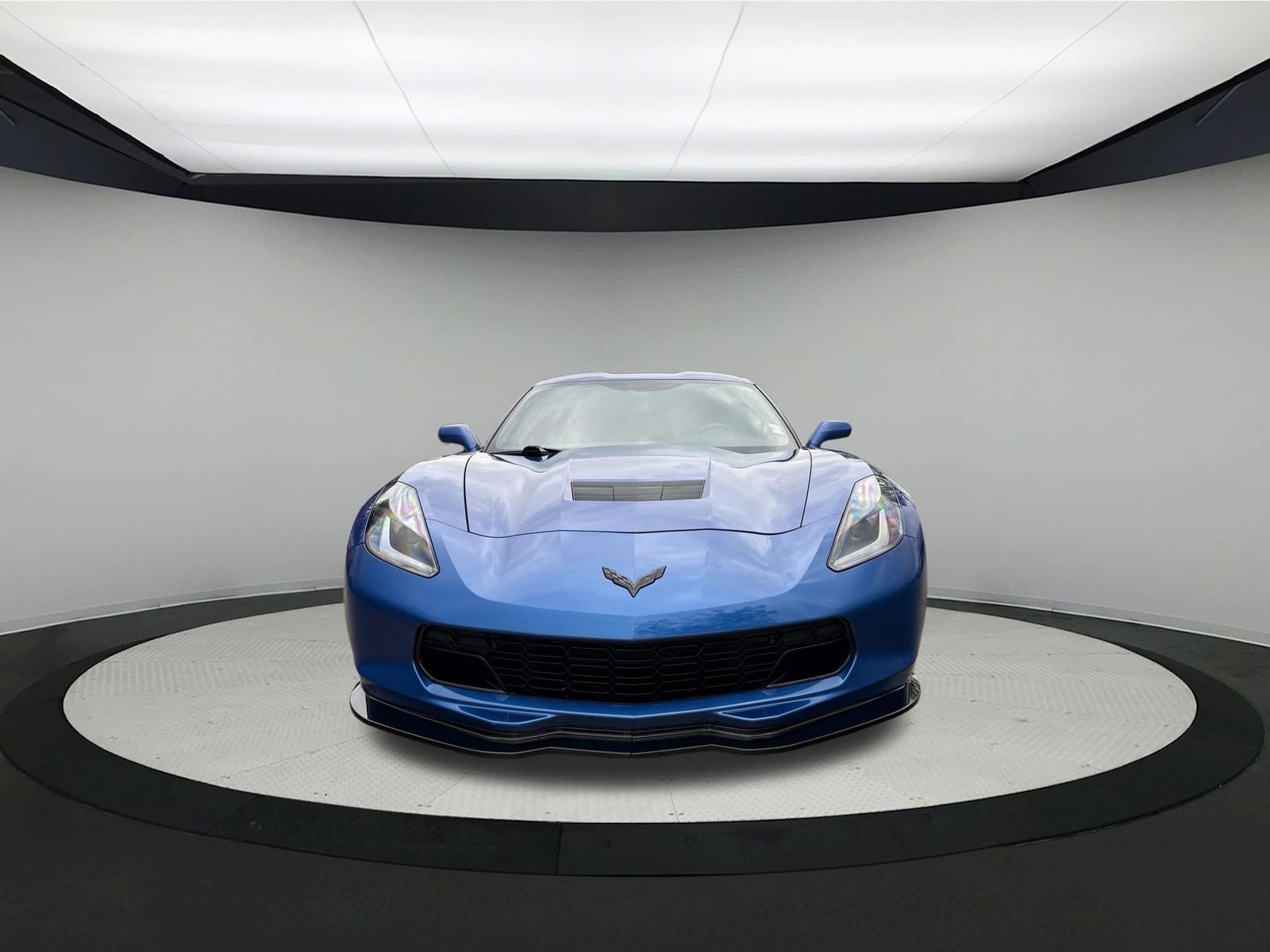 Used 2019 Chevrolet Corvette Stingray Coupe w/ 1LT RWD image 2