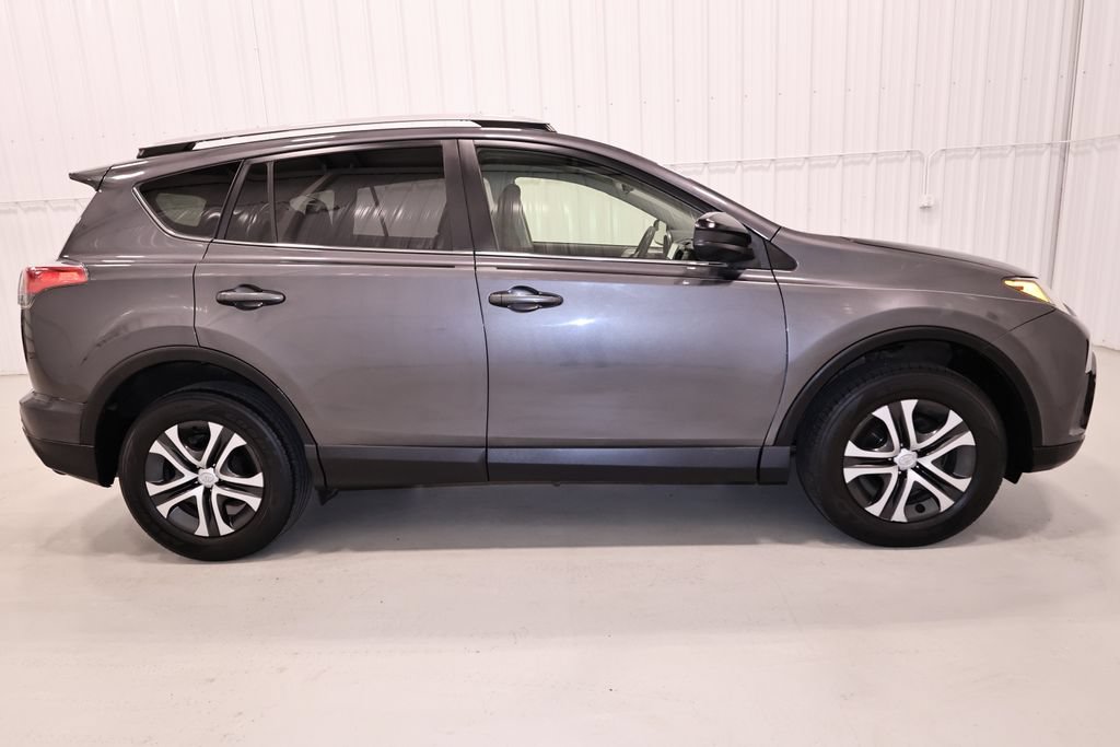 Used 2018 Toyota RAV4 LE w/ Carpet Mat Package AWD/4WD image 2