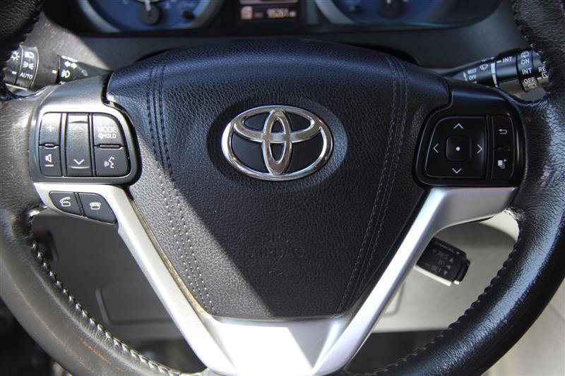 Used 2017 Toyota Sienna XLE Premium AWD/4WD image 30