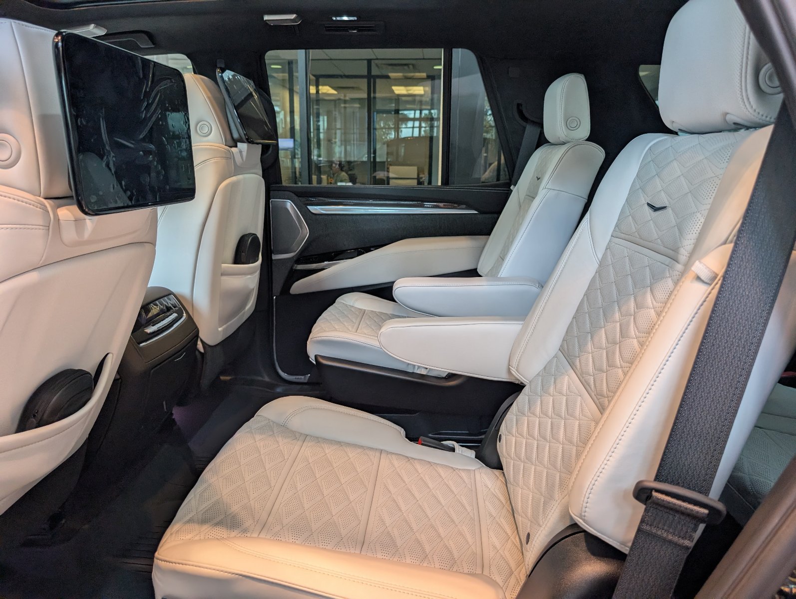 New 2026 Cadillac Escalade V w/ LPO, ONYX Package AWD/4WD image 27