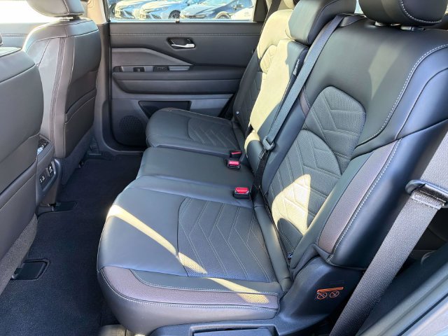 Used 2025 Nissan Pathfinder Platinum w/ Cargo Package FWD image 21