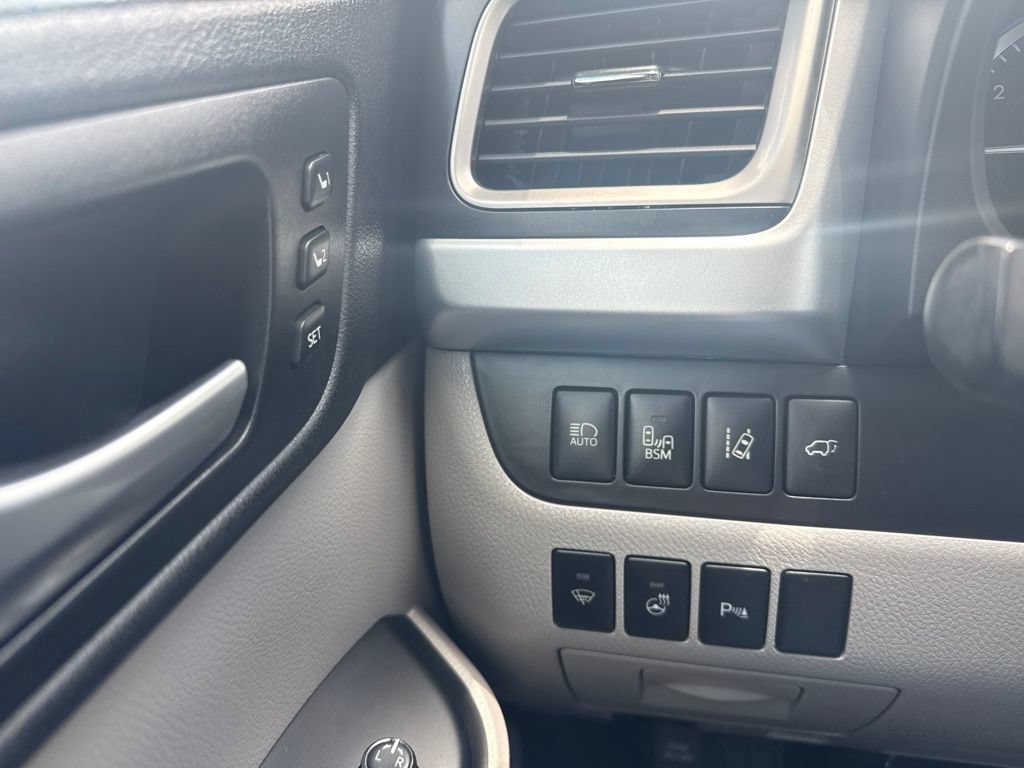 Used 2016 Toyota Highlander Limited Platinum AWD/4WD image 5