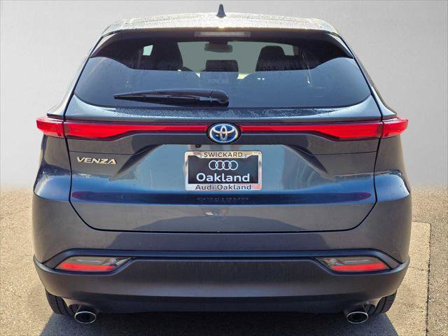 Used 2023 Toyota Venza LE AWD/4WD image 4
