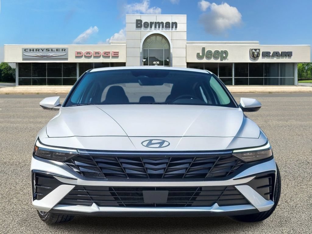 Used 2025 Hyundai Elantra SEL FWD image 6
