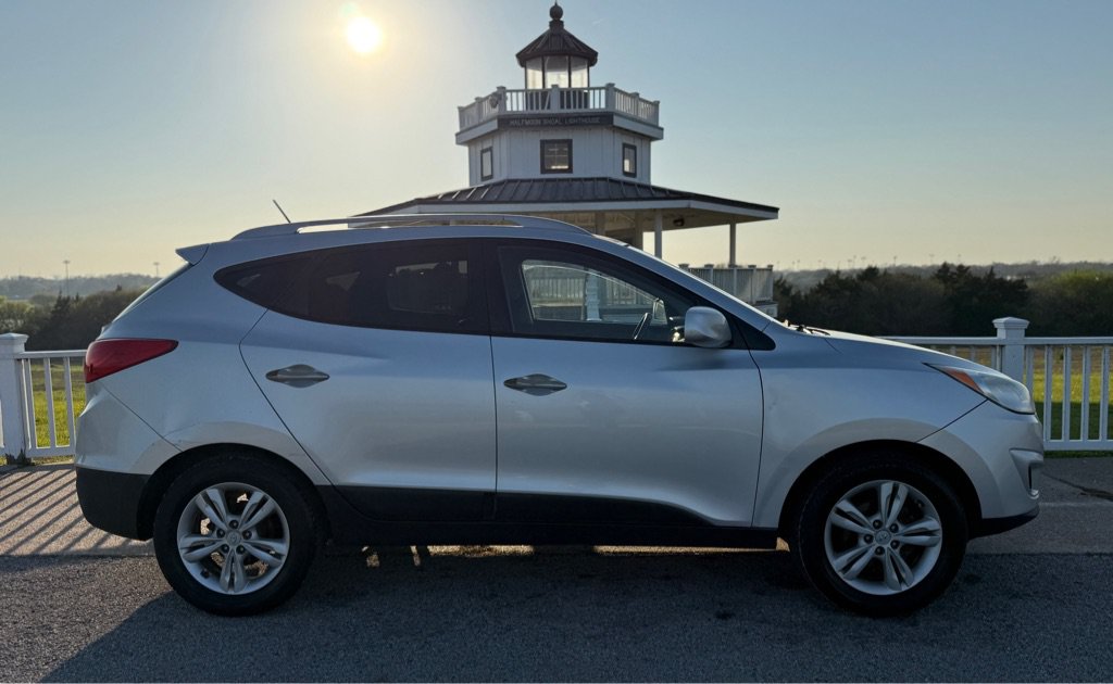 Used 2010 Hyundai Tucson GLS w/ Popular Equipment Pkg 2 FWD image 4