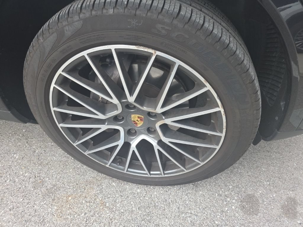 Used 2019 Porsche Cayenne AWD/4WD image 9