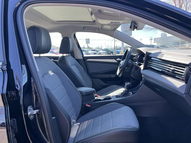 Used 2025 Volkswagen Jetta SE image 19