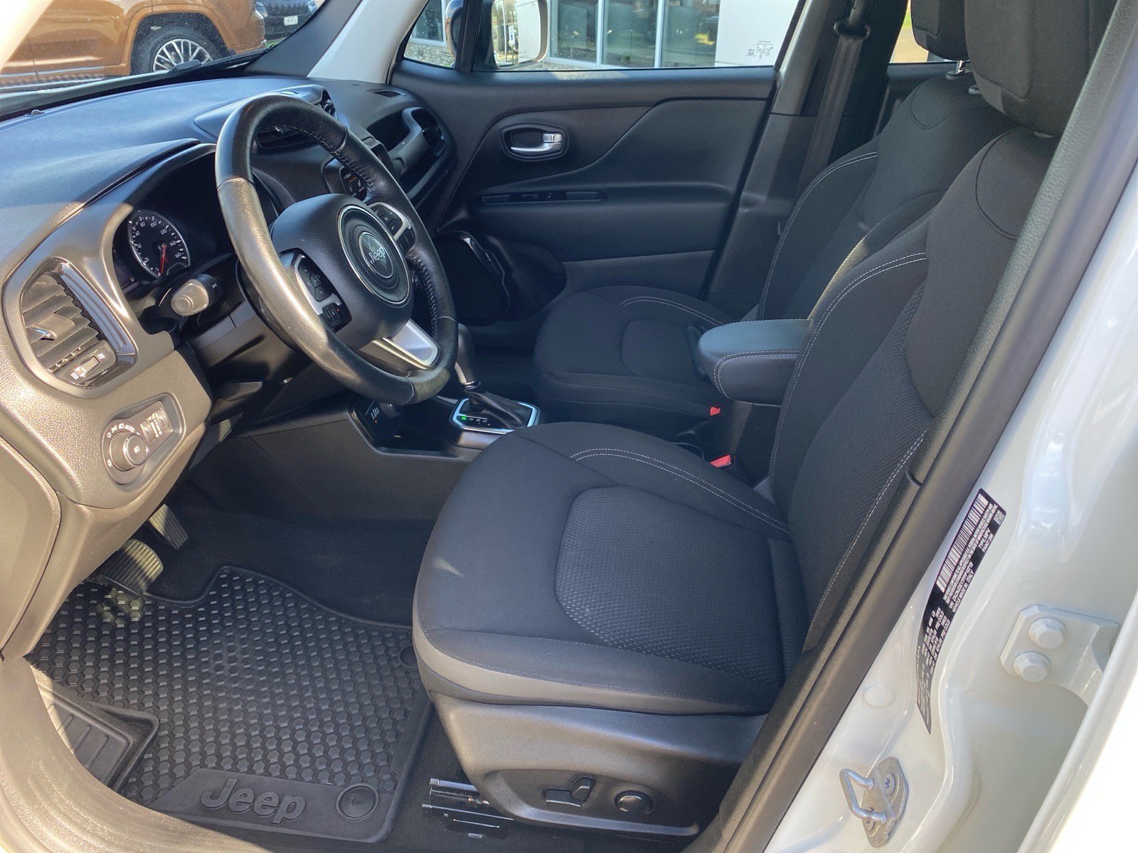 Used 2023 Jeep Renegade Altitude w/ Sun/Sound Group AWD/4WD image 9
