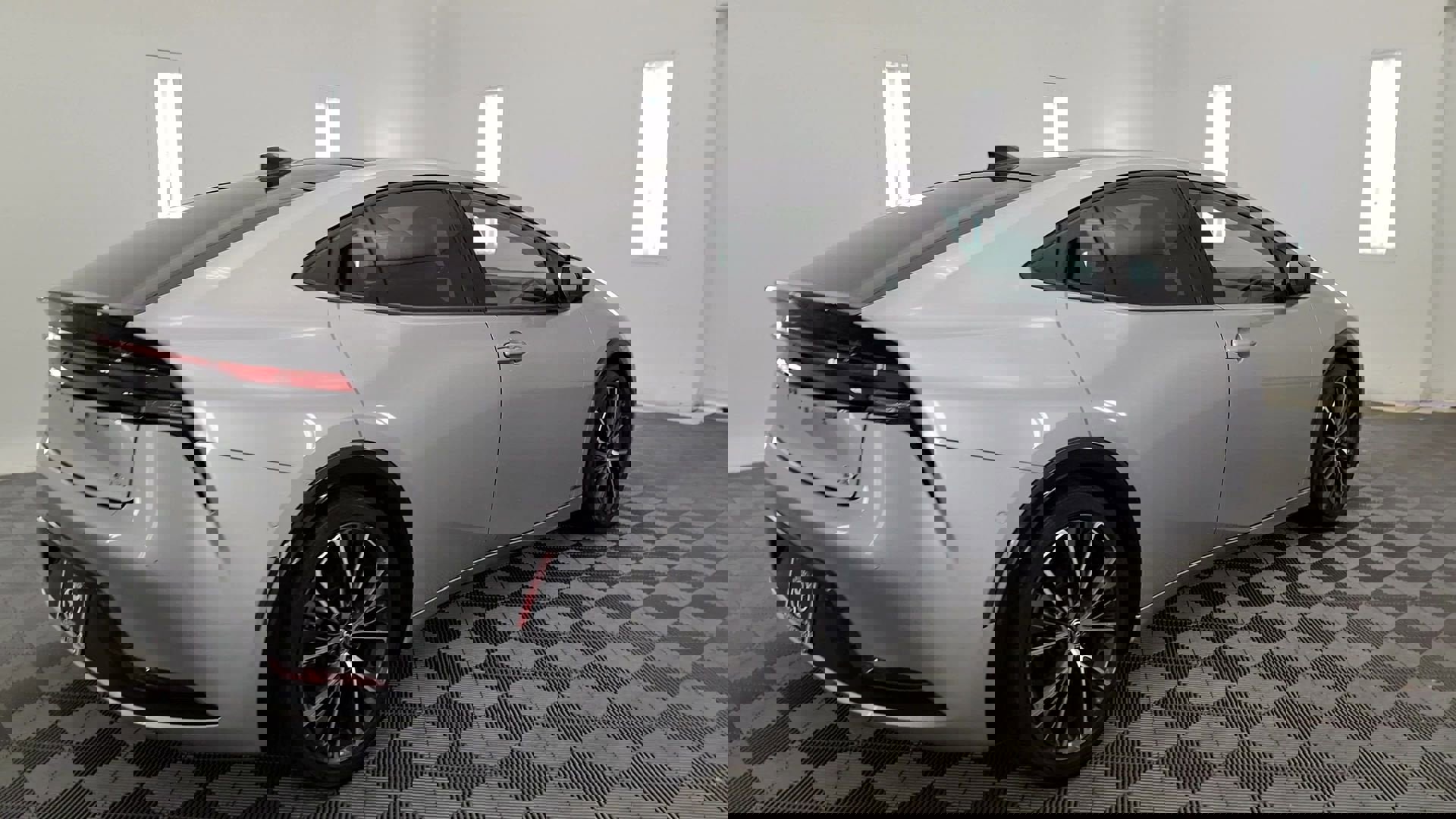 Used 2024 Toyota Prius Limited w/ Limited Premium Package image 4