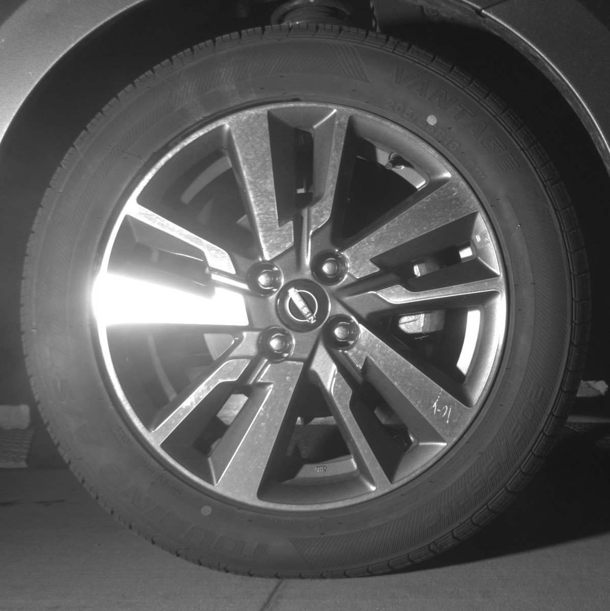 Used 2025 Nissan Versa SV FWD image 13