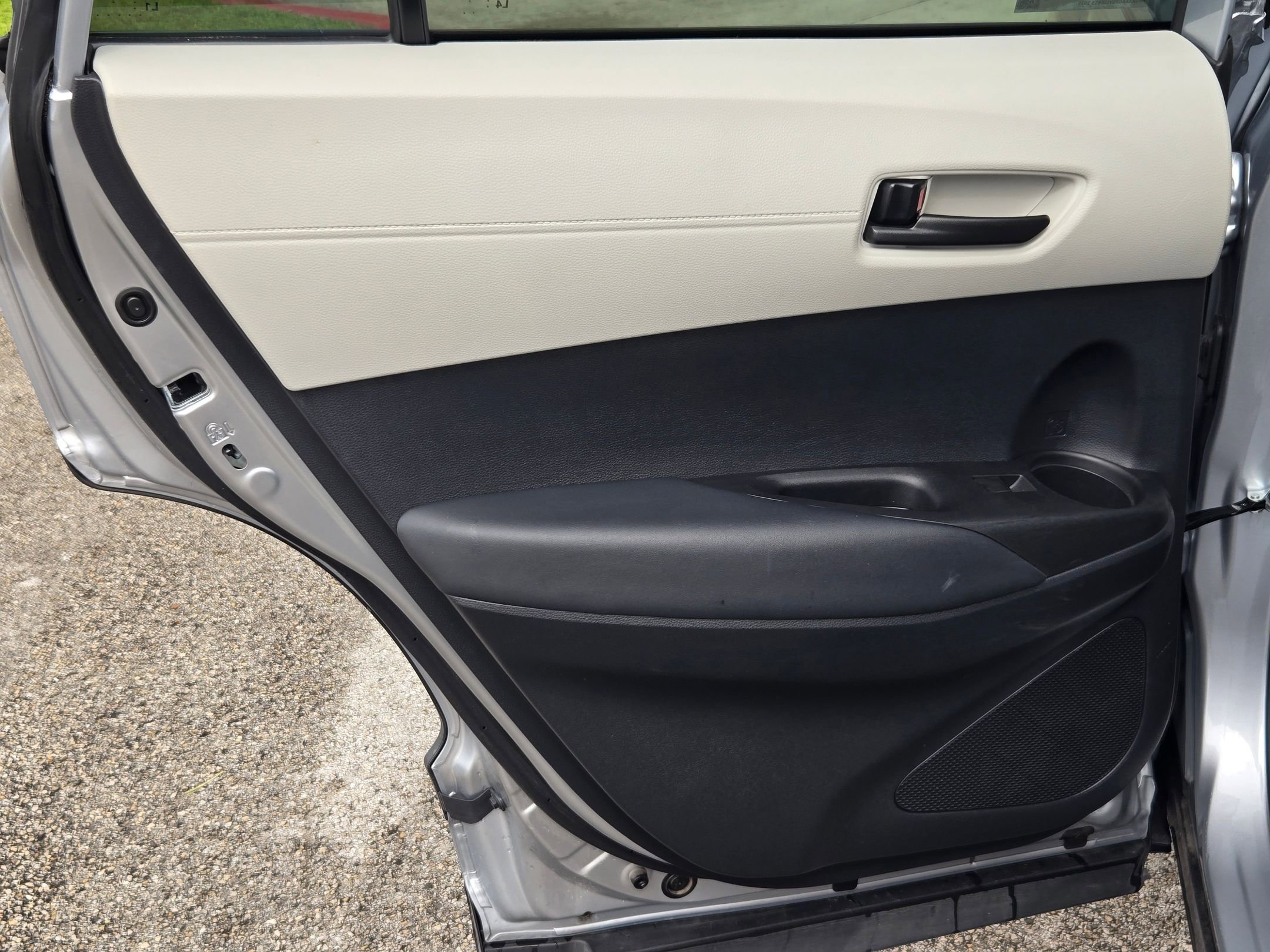 Used 2025 Toyota Corolla Cross L FWD image 15