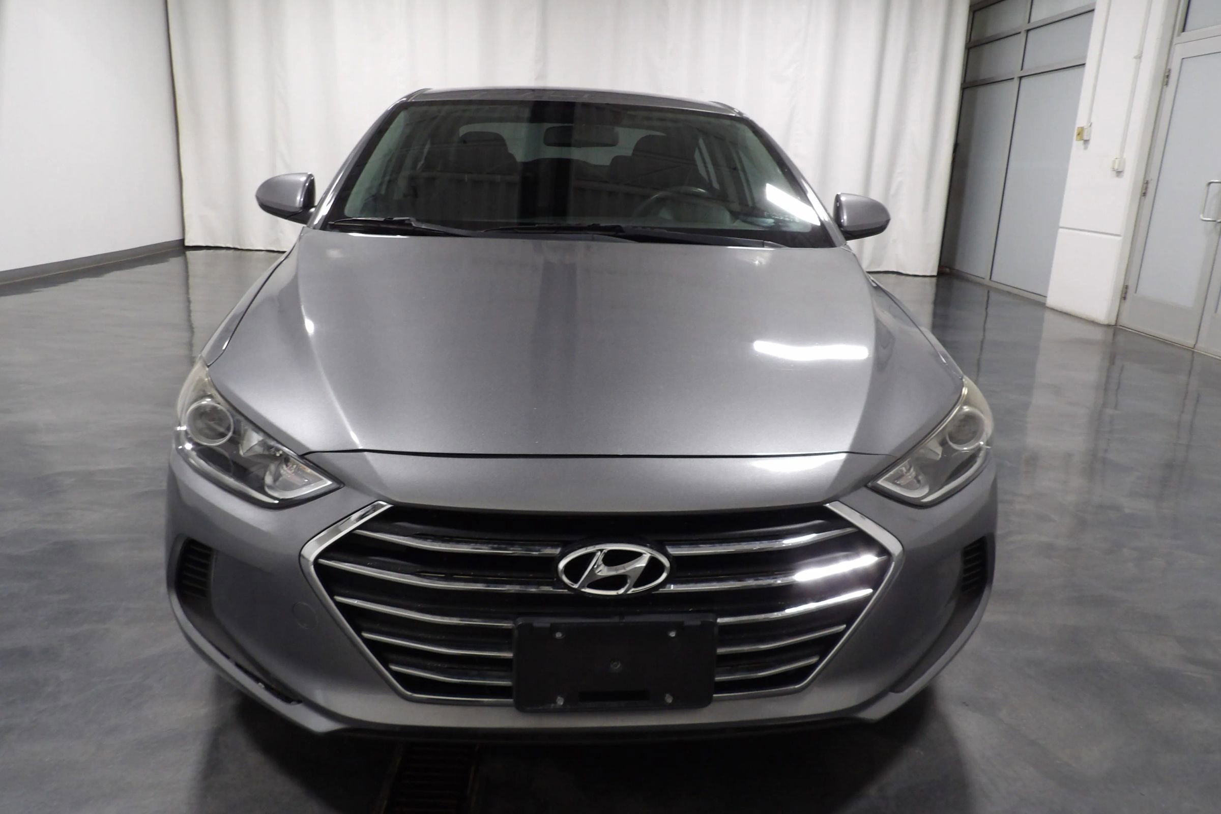 Used 2017 Hyundai Elantra SE image 2