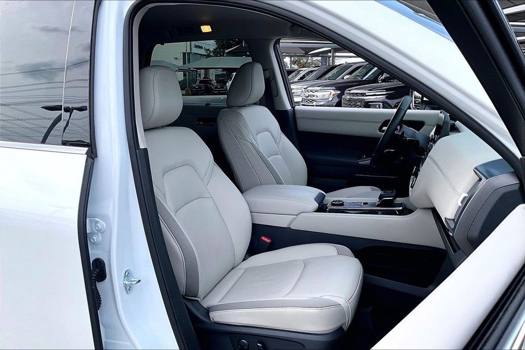 Used 2025 Nissan Pathfinder SL image 10