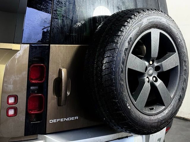 Certified 2024 Land Rover Defender 110 SE image 17