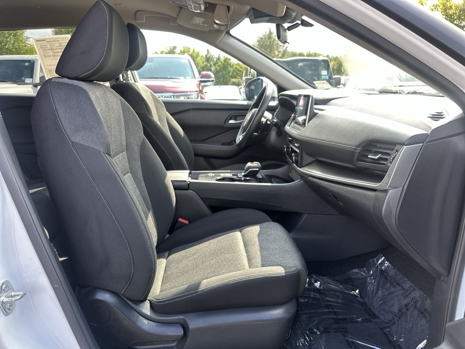 Used 2024 Nissan Rogue SV FWD image 27
