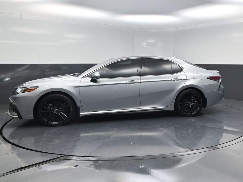 Used 2021 Toyota Camry XSE image 3