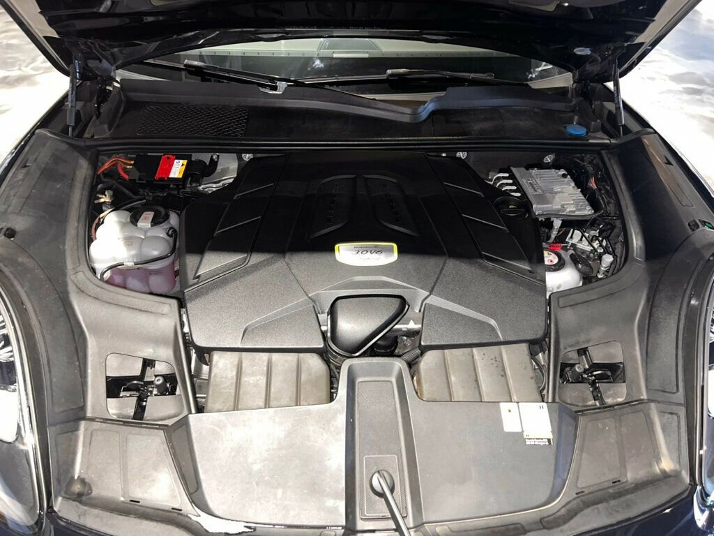 Used 2022 Porsche Cayenne E-Hybrid Coupe image 9