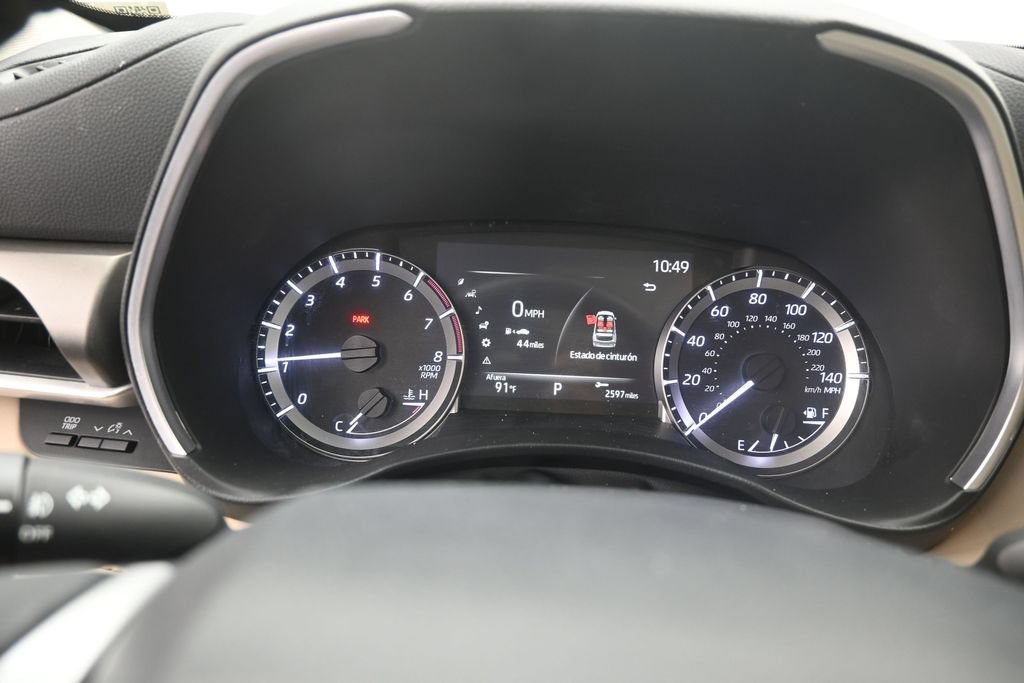 Used 2023 Toyota Highlander XLE FWD image 11