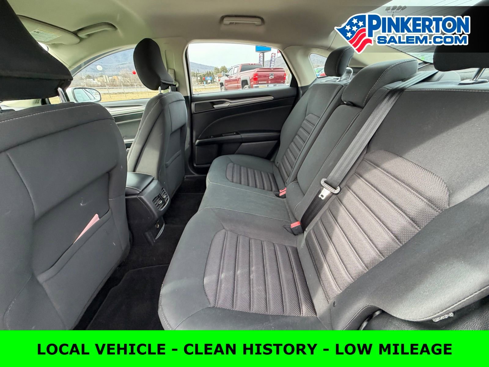 Used 2017 Ford Fusion SE w/ Fusion SE Technology Package image 5