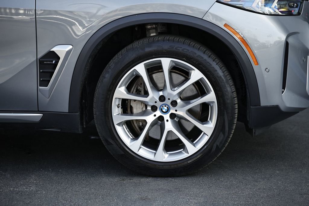 Used 2024 BMW X5 xDrive50e w/ Premium Package AWD/4WD image 5