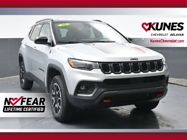 Used 2025 Jeep Compass Trailhawk AWD/4WD image 1