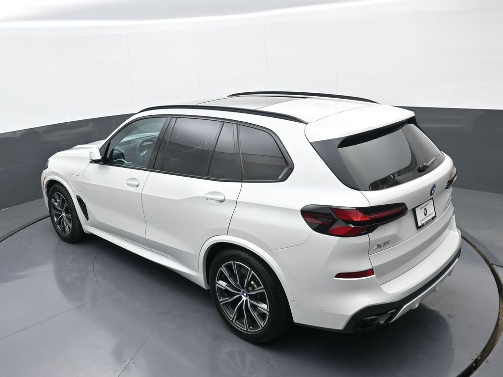 Used 2024 BMW X5 xDrive50e w/ Executive Package AWD/4WD image 35