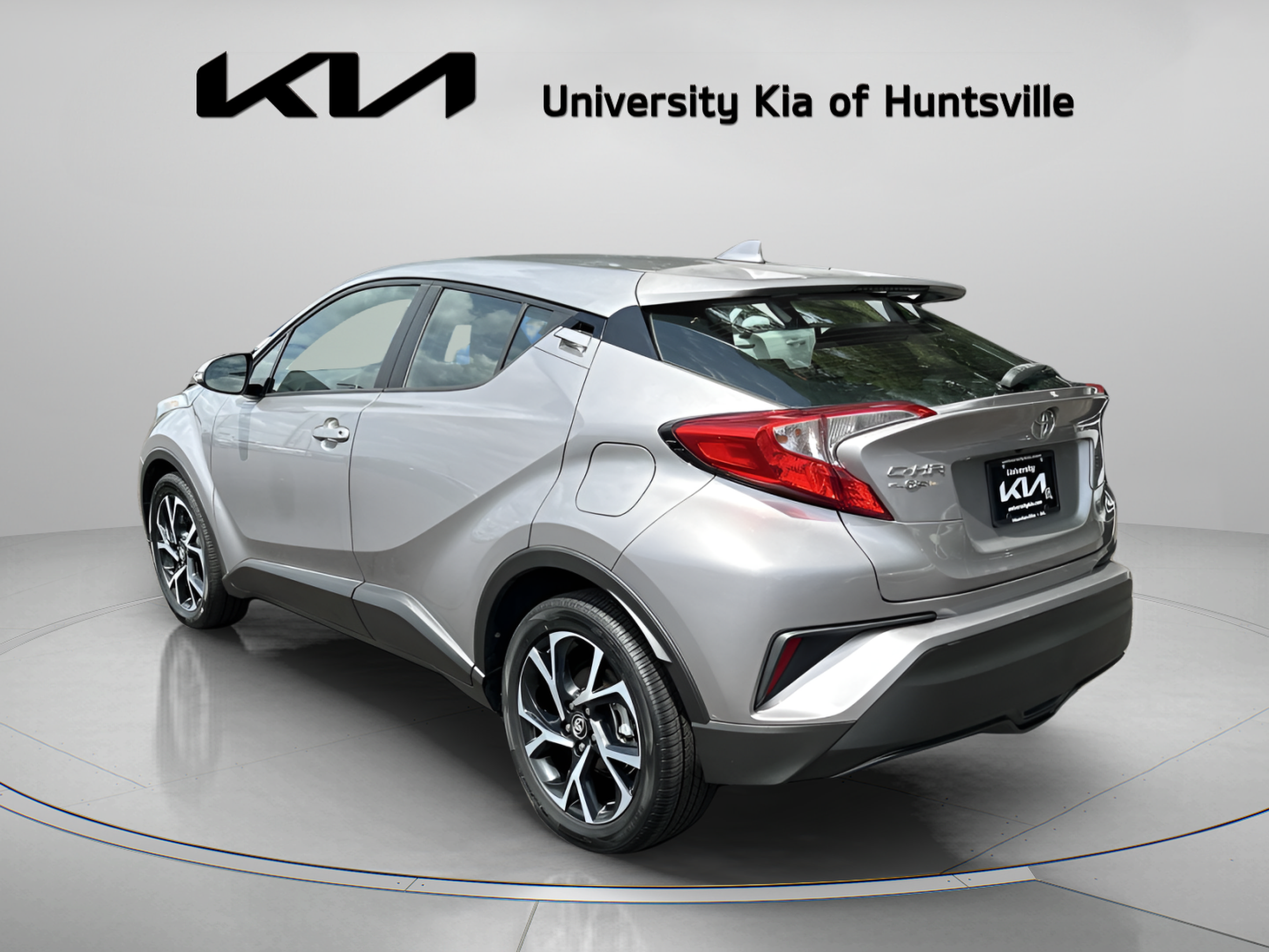 Used 2018 Toyota C-HR XLE FWD image 6