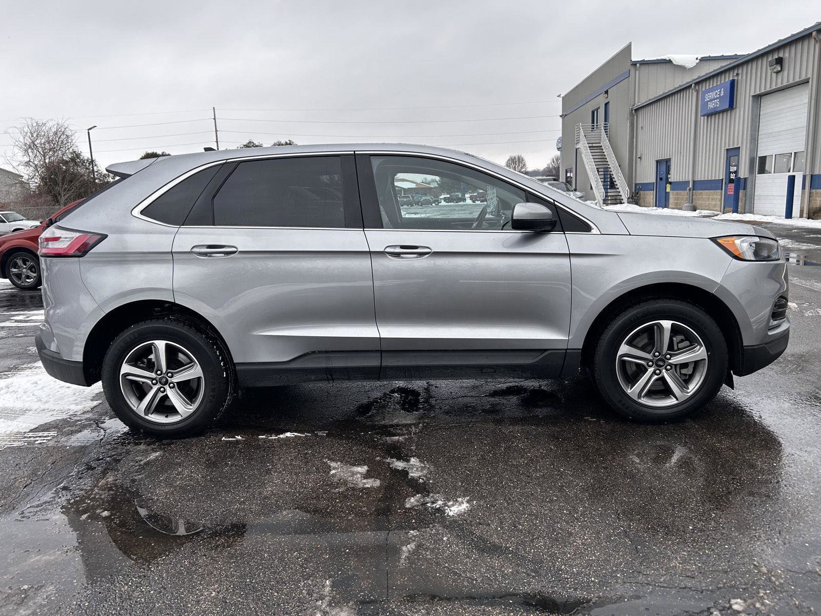 Used 2024 Ford Edge SEL image 4