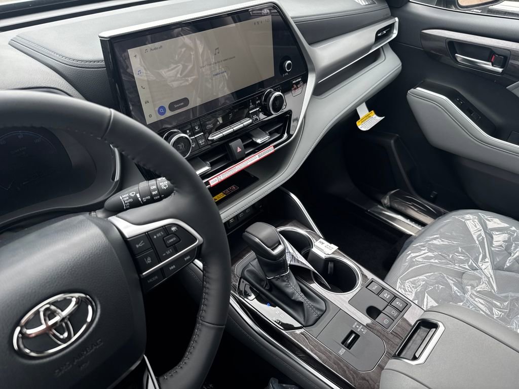 New 2026 Toyota Highlander Platinum image 27