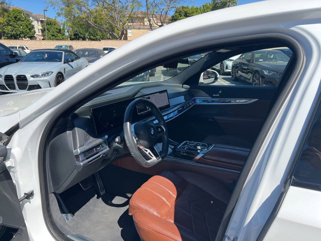 Used 2023 BMW 760i xDrive image 13