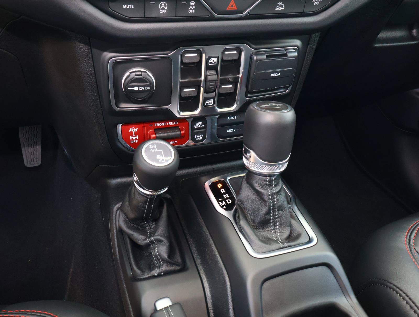 Used 2025 Jeep Gladiator Rubicon w/ Convenience Group AWD/4WD image 22