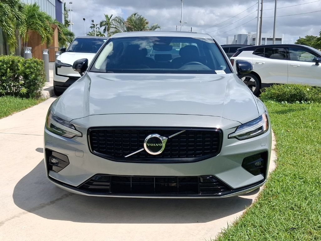 Used 2024 Volvo S60 B5 Core w/ Climate Package FWD image 2