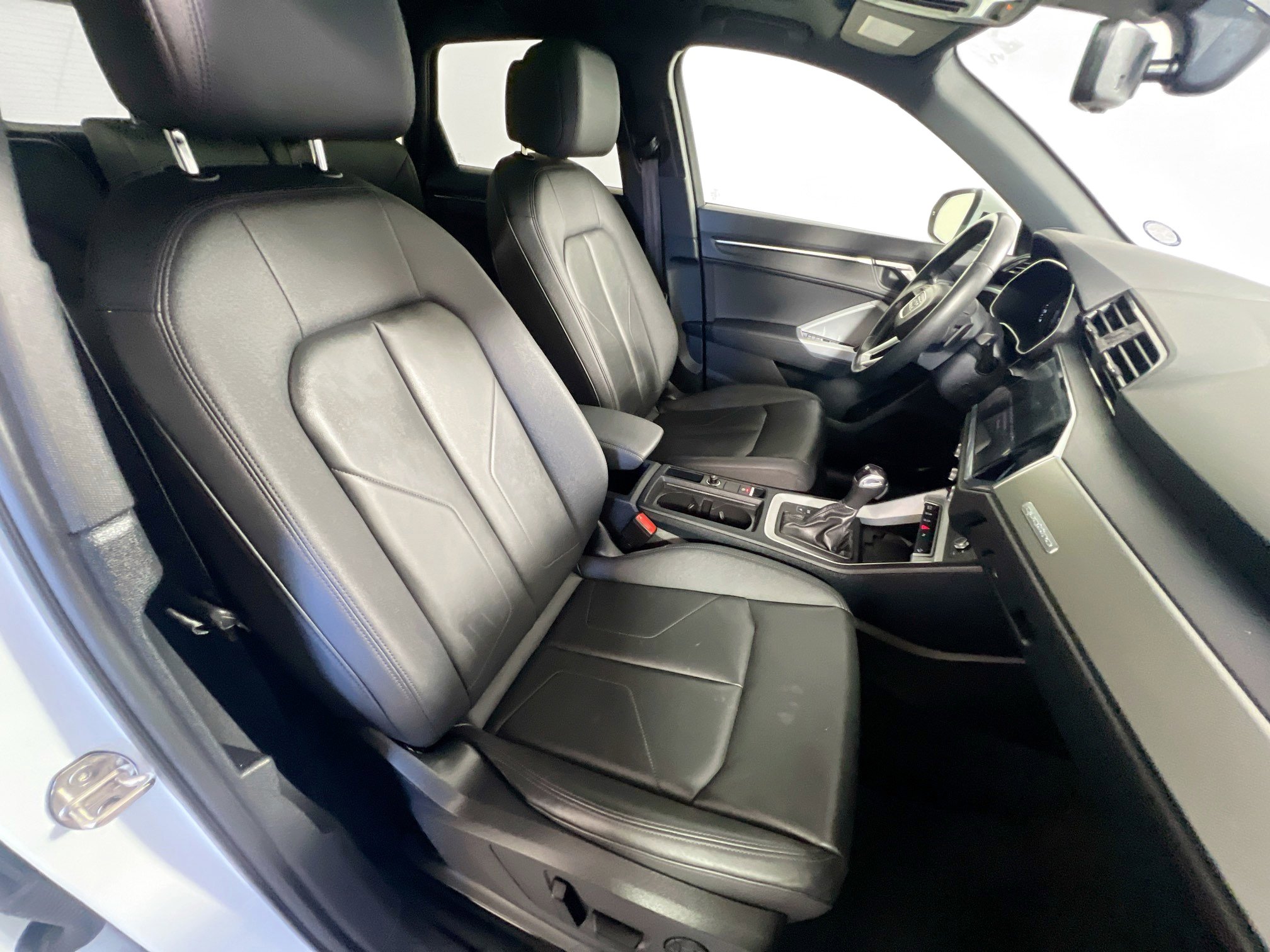 Used 2024 Audi Q3 2.0T Premium image 30