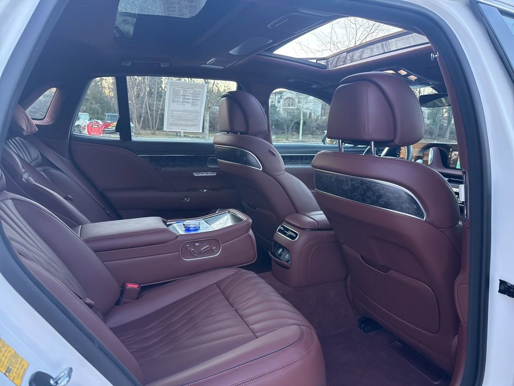 Used 2025 Genesis G90 3.5T image 32