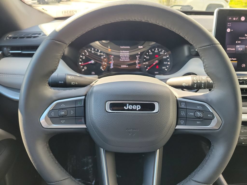 Used 2025 Jeep Compass Limited AWD/4WD image 8